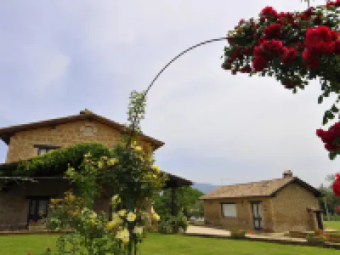 Borgo Nociquerceto Hotels in Tarano