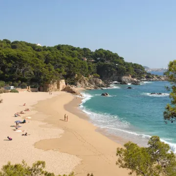 Cozy Glamping Chalet in Palamós with Garden View