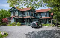 The Primrose Hotel dekat George B. Dorr Museum of Natural History