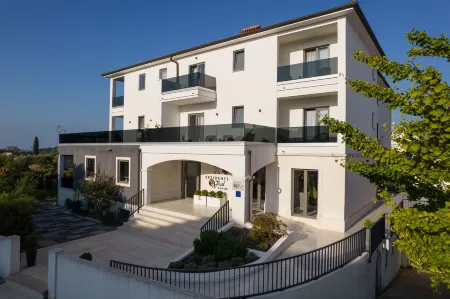 Residence Vaal Отели в г. Ровинь