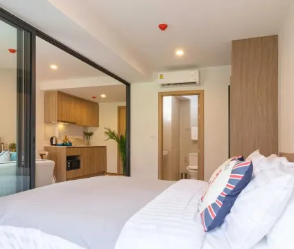 ห้องเตียงใหญ่ 1 เตียง วิวสระน้ำ