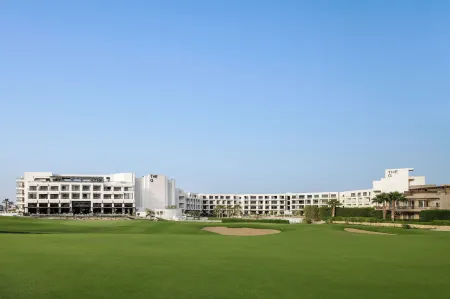 The G Einbay Golf Resort Отели в г. Ataqah