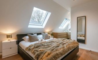 Huswell - Luxurious Apartment with Parking