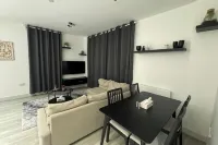 1 Bed-sleeps 4-town Centre-10 min to Ascot- Pets