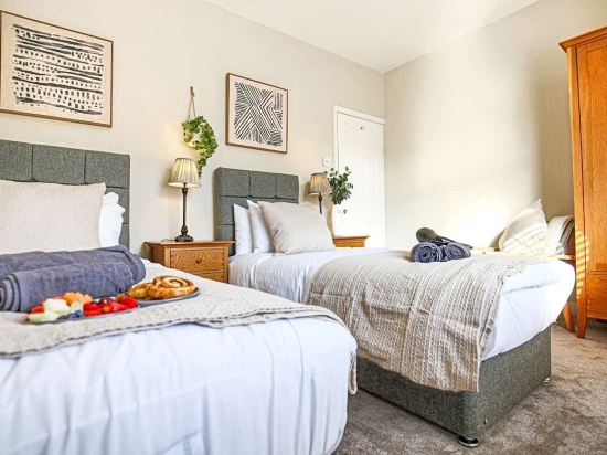 Host & Stay - Newington Road