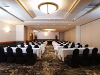 The Glenmore Inn & Convention Centre Отели рядом с достопримечательностью «Железнодорожная станция Heritage C Train»