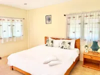 The Golden View Resort Suan Phueng
