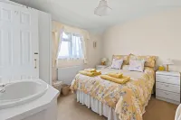 The Coastal Crab - Family-Friendly Three-Bed Beach House in Pevensey
