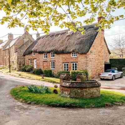 Stunning 4-Bed Thatched Cottage in Oxfordshire! Hotel Exterior