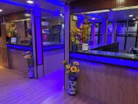 Oasis Floating Hotel Yangon Hôtels à : Kyauktada
