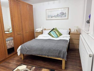 Contemporary 2Bed House with Parking