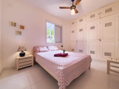 Apto na Pitangueiras - 400m praia Hotels in Guaruja