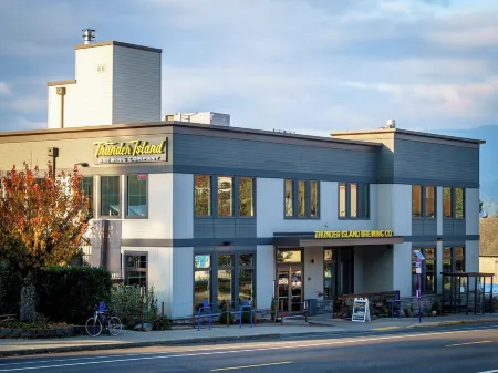 Columbia Gorge Inn Отели в г. Карсон