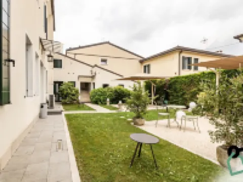 HOTIDAY Room Collection - Dolo Hotéis em Dolo