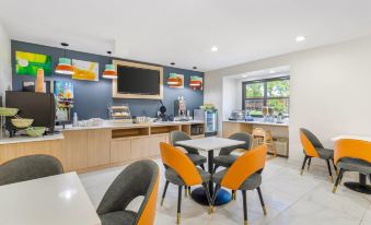 Microtel Inn & Suites by Wyndham Knoxville