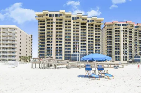 Phoenix I 1112 11th Floor Splash pad Beachfront