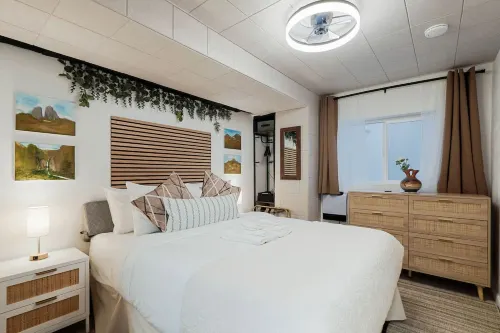 Beach Block 2-Bed with Coastal Palm Trees and Yard