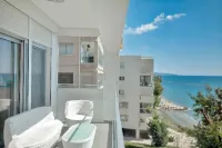 Phaedrus Living: Beach Front Flat Kyma Các khách sạn ở Germasogeia