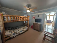 HIDDEN SPACIOUS 4-bdr RETREAT FOR FAMILIES AND FRIENDS!