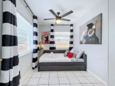 Art Loft: Wilton Manors Retreat Hotels in Oakland Park