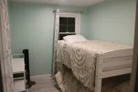 Charming 3-bedroom house on the lake in gorgeous Denver, NC