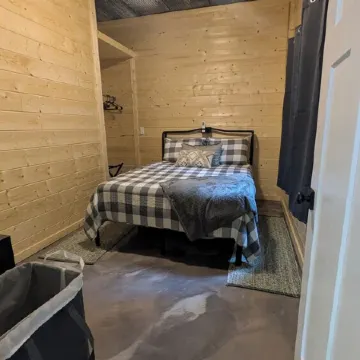 Cozy 2-BR cabin with bonus loft bedroom by the Wine Trail in the Shawnee Forest!
