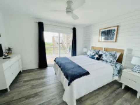 Fully Renovated Oceanfront - Private Beach Access - Dog Friendly - Sleeps 8