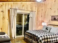Sleepy Hollow 2-bedroom cabin with Hot Tub, WiFi near Red River Gorge Hotels in Menifee County