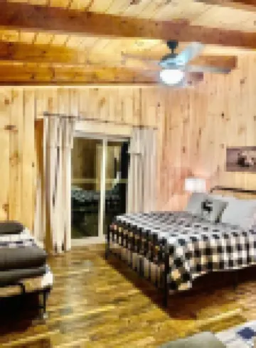 Sleepy Hollow 2-bedroom cabin with Hot Tub, WiFi near Red River Gorge