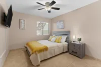 Central East Valley / Community Pool / Privacy
