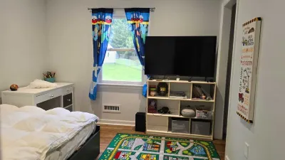 Charming 3-bedroom house with AC and WiFi   lower label muvie theater ,