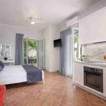 Elena Seafront Luxury Apartments Rooms