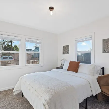 Charming 2-bedroom cottage with WiFi, AC in enjoyable West Sacramento