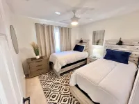 Charming 3-bedroom house with Hot tub, AC and WiFi in awesome Joshua Tree!