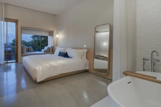 ห้องดีลักซ์พร้อมระเบียงและวิวแม่น้ำ