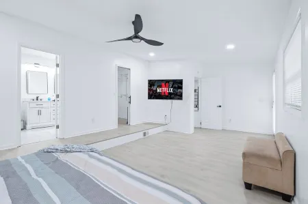 Spacious 5Br Retreat with Game Room Near Battery, Atlanta Braves, Smyrna Village Отели в г. Смирна