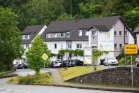 Hotel Emmerich Hotels near Turmgasthaus Burg Thurant Restaurant