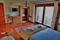 The Mira House - Pools
