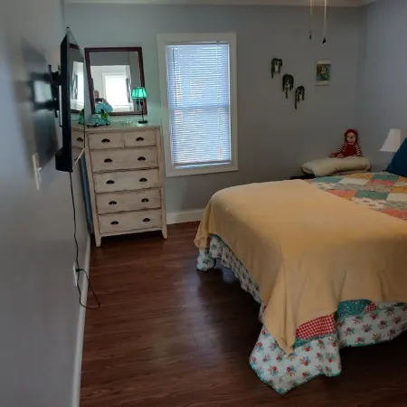 PROMO 10% WEEKLY/20% MONTHLY Pet Friendly, Home, private fenced yard.