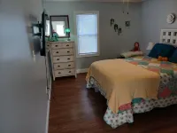 PROMO 10% WEEKLY/20% MONTHLY Pet Friendly, Home, private fenced yard. Hotels in Mount Airy