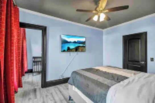 Spacious 6-bedroom house with WiFi, AC  and free Parking in brilliant Buffalo