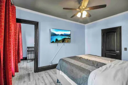 Spacious 6-bedroom house with WiFi, AC  and free Parking in brilliant Buffalo