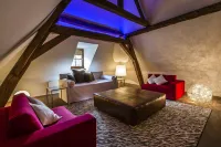 Indrani Lodge Hotels in 