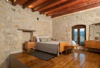 Antama Living, Luxe Stonehouse with Pool & BBQ Hotels in Mylopotamos