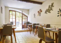 Le Clos d'Orange, Hotel & Ville de Provence فنادق في Uchaux