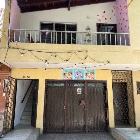 Hostel Urban City Medellin Отели рядом с достопримечательностью «Научный музей Explora Park»