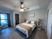 Charming 4-bedroom house with fishing deck  in lovely Cape Coral 케이프코럴 스포츠 콤플렉스 주변 호텔