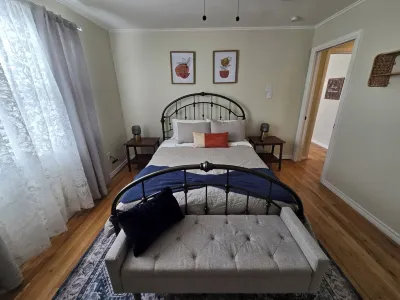 Charming 2-bedroom house in Lubbock TX,  Walking Distance from Texas Tech Hotels near Texas Tech University