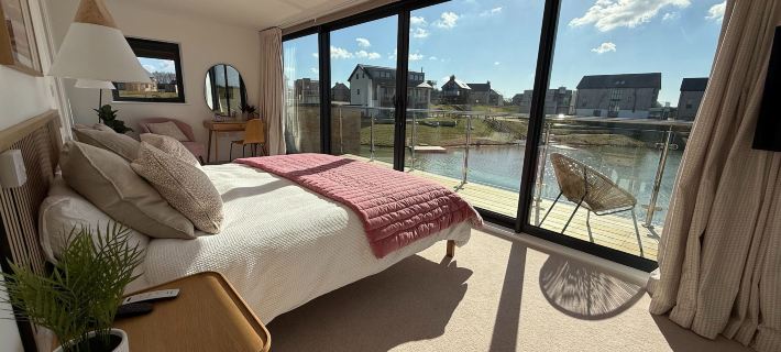 Still Waters Lakeside Retreat w t hot tub Slps 14 Hotels in Dorchester