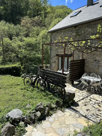 Small Gîte-House on 5 ha property, swimming pool, sauna, gym, horses, donkey Отели в г. Ос-ан-Асп